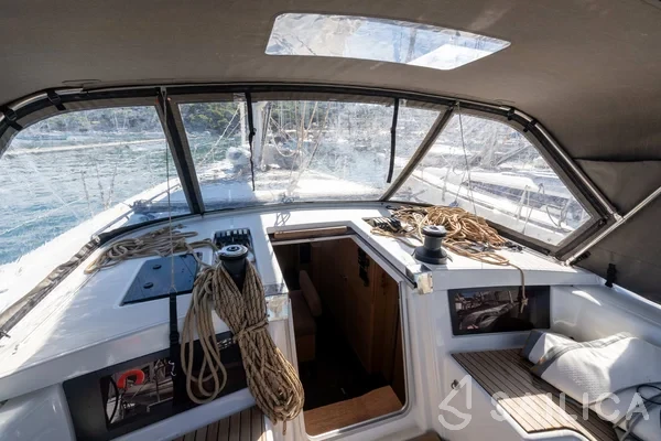 Dufour 530 Smart Electric 6 + 1 cab. - Yacht Charter Sailica