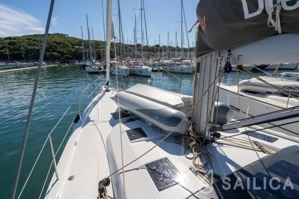 Dufour 530 Smart Electric 6 + 1 cab. - Yacht Charter Sailica