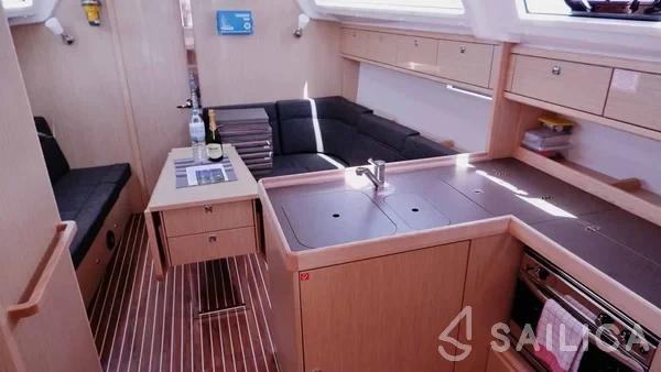 Bavaria 37 Cruiser - Yacht Charter Sailica