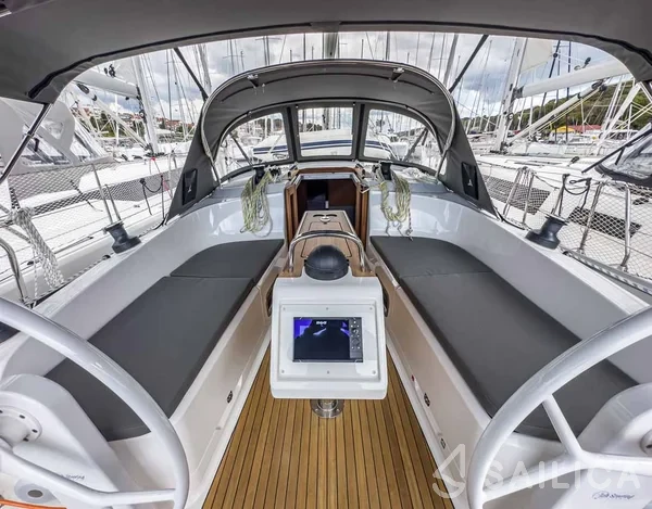 Bavaria 37 Cruiser - Yacht Charter Sailica