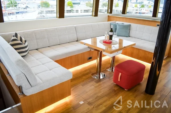 Mazarin 55 - Yacht Charter Sailica