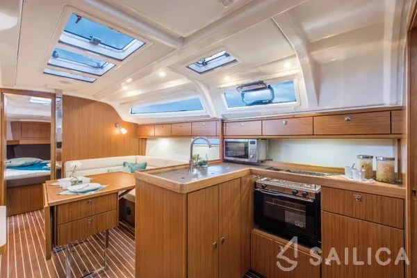 Bavaria 37 Cruiser - Yacht Charter Sailica