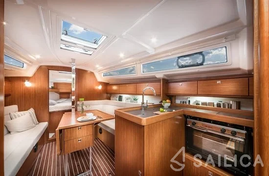 Bavaria 37 Cruiser - Yacht Charter Sailica