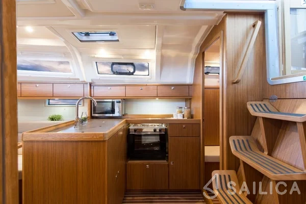 Bavaria 37 Cruiser - Yacht Charter Sailica