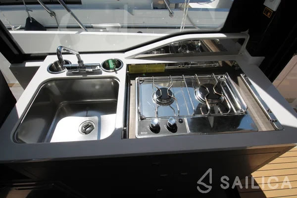 Merry Fisher 895 - Yacht Charter Sailica