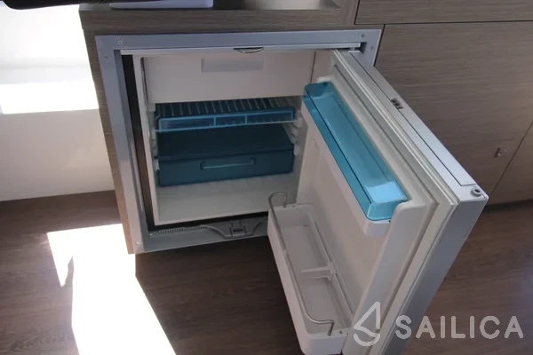 Merry Fisher 895 - Yacht Charter Sailica