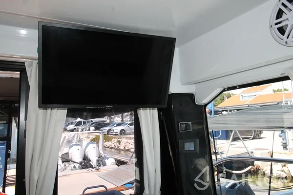 Merry Fisher 895 - Yacht Charter Sailica