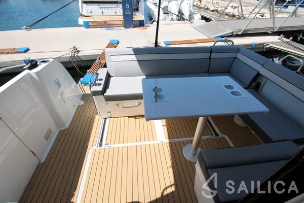 Merry Fisher 895 - Yacht Charter Sailica