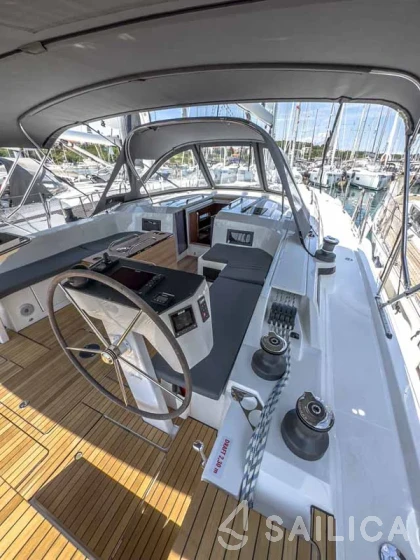 Bavaria 46 Cruiser - Yacht Charter Sailica