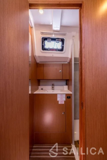 Bavaria C42 - Yacht Charter Sailica