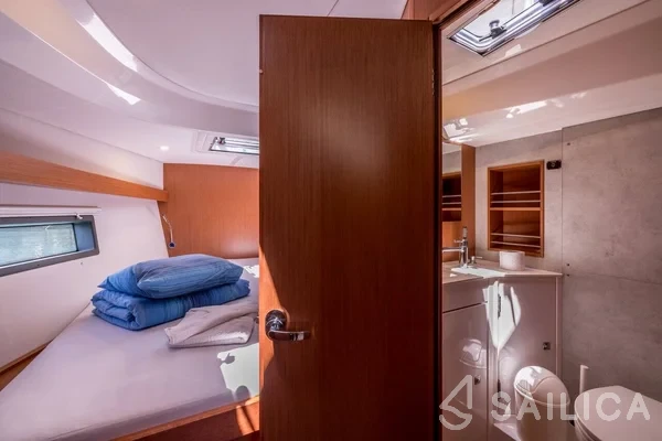 Bavaria C42 - Yacht Charter Sailica