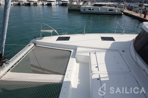 Astréa 42 - Yacht Charter Sailica