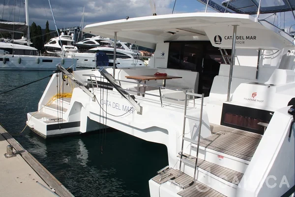 Astréa 42 - Yacht Charter Sailica