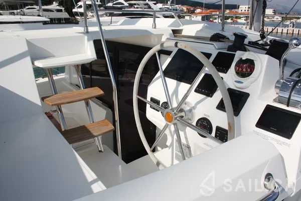 Astréa 42 - Yacht Charter Sailica
