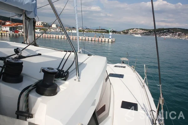 Astréa 42 - Yacht Charter Sailica