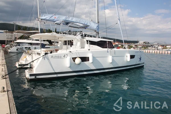 Astréa 42 - Yacht Charter Sailica
