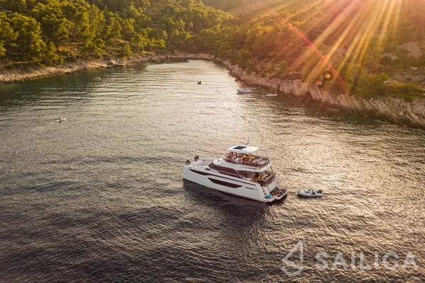 Prestige M48 - Yacht Charter Sailica
