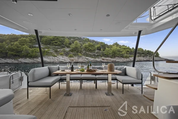 Prestige M48 - Yacht Charter Sailica