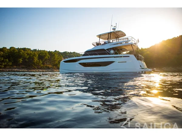 Prestige M48 - Yacht Charter Sailica