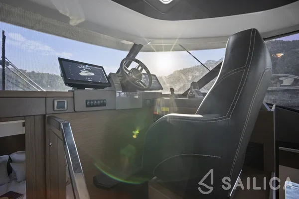 Prestige M48 - Yacht Charter Sailica