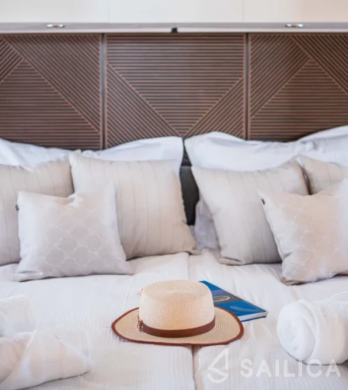 Prestige M48 - Yacht Charter Sailica