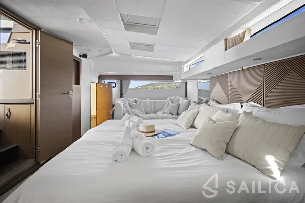 Prestige M48 - Yacht Charter Sailica