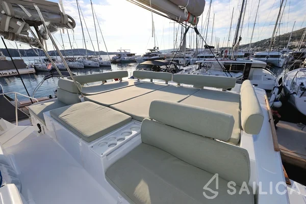 Bali Catspace - Yacht Charter Sailica