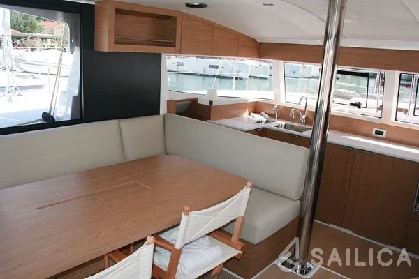 Bali Catsmart - Yacht Charter Sailica