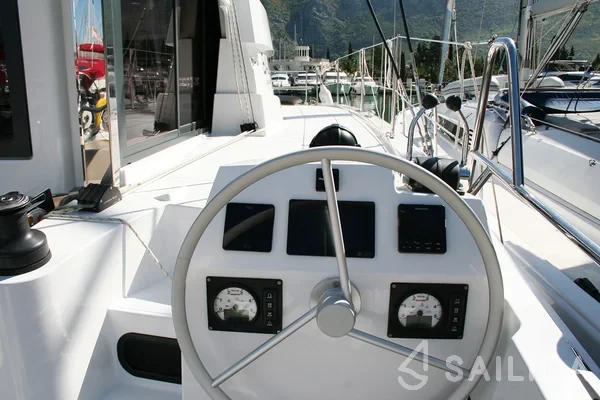 Bali Catsmart - Yacht Charter Sailica