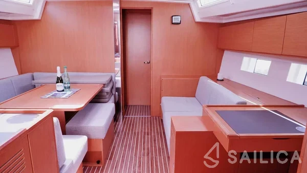 Bavaria C50 Style - 3 + 1 cab. - Yacht Charter Sailica