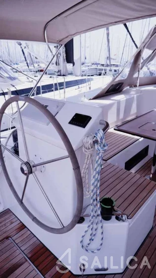 Bavaria C50 Style - 3 + 1 cab. - Yacht Charter Sailica