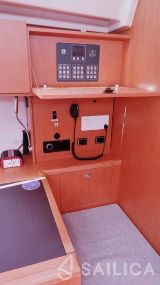 Bavaria C50 Style - 3 + 1 cab. - Yacht Charter Sailica