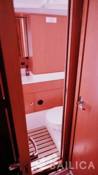 Bavaria C50 Style - 3 + 1 cab. - Yacht Charter Sailica