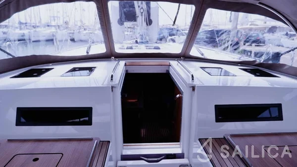 Bavaria C50 Style - 3 + 1 cab. - Yacht Charter Sailica