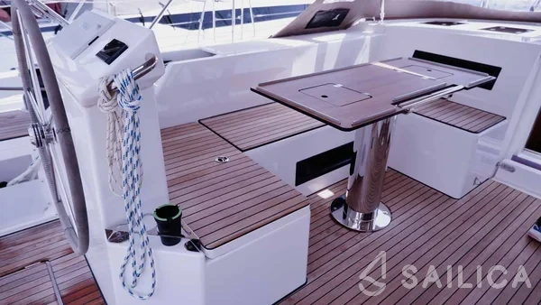 Bavaria C50 Style - 3 + 1 cab. - Yacht Charter Sailica