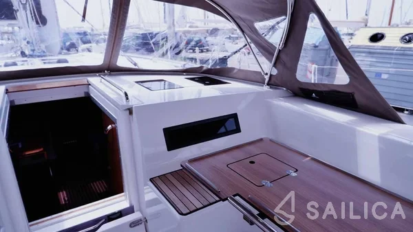 Bavaria C50 Style - 3 + 1 cab. - Yacht Charter Sailica