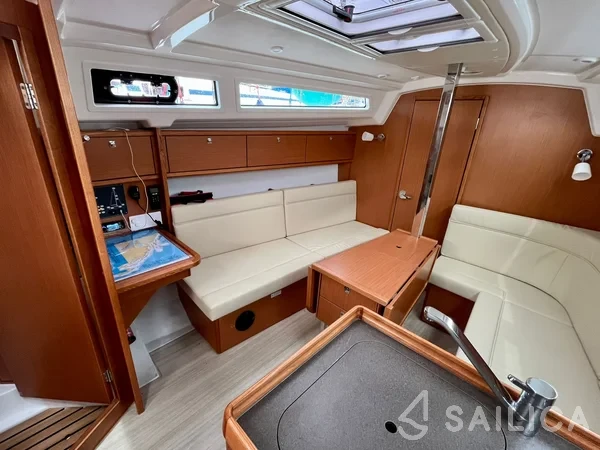 Bavaria 34 Cruiser - Yacht Charter Sailica