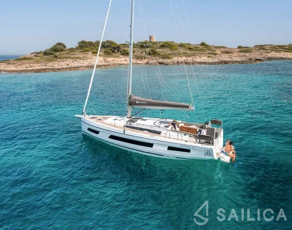 Dufour 41 - Yacht Charter Sailica