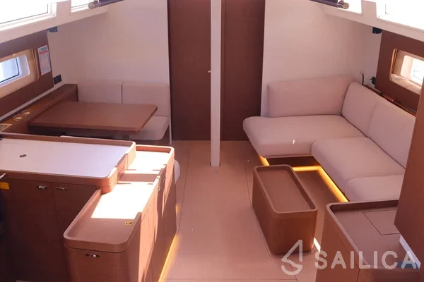 Oceanis 54 - Yacht Charter Sailica