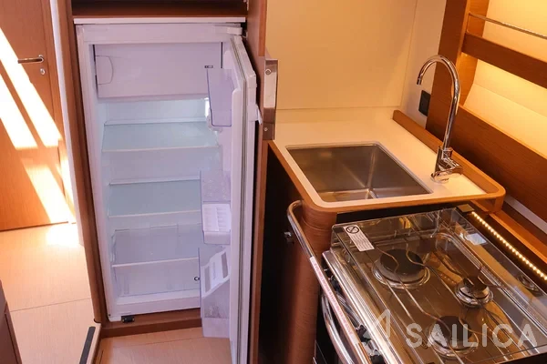 Oceanis 54 - Yacht Charter Sailica