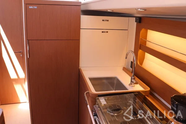 Oceanis 54 - Yacht Charter Sailica