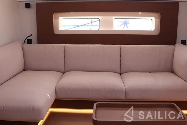 Oceanis 54 - Yacht Charter Sailica