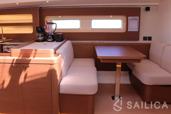 Oceanis 54 - Yacht Charter Sailica