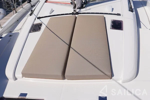 Oceanis 54 - Yacht Charter Sailica