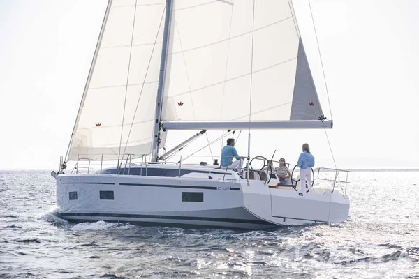 Bavaria C42 - Yacht Charter Sailica