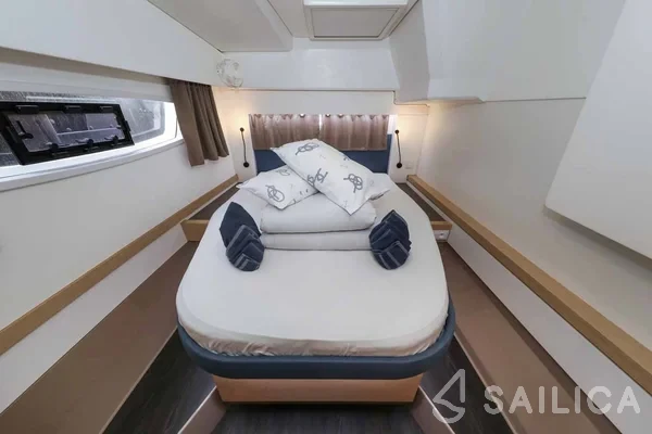 Astréa 42 - Yacht Charter Sailica