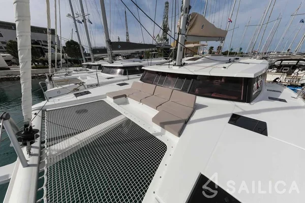 Astréa 42 - Yacht Charter Sailica