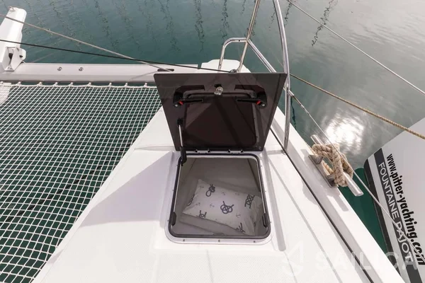 Astréa 42 - Yacht Charter Sailica