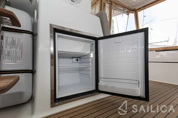 Astréa 42 - Yacht Charter Sailica