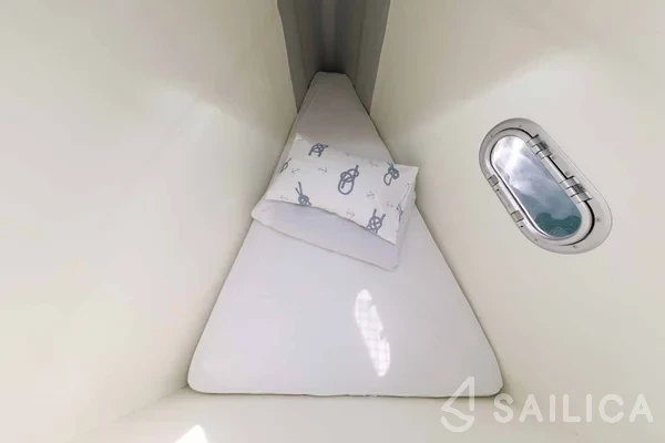 Astréa 42 - Yacht Charter Sailica